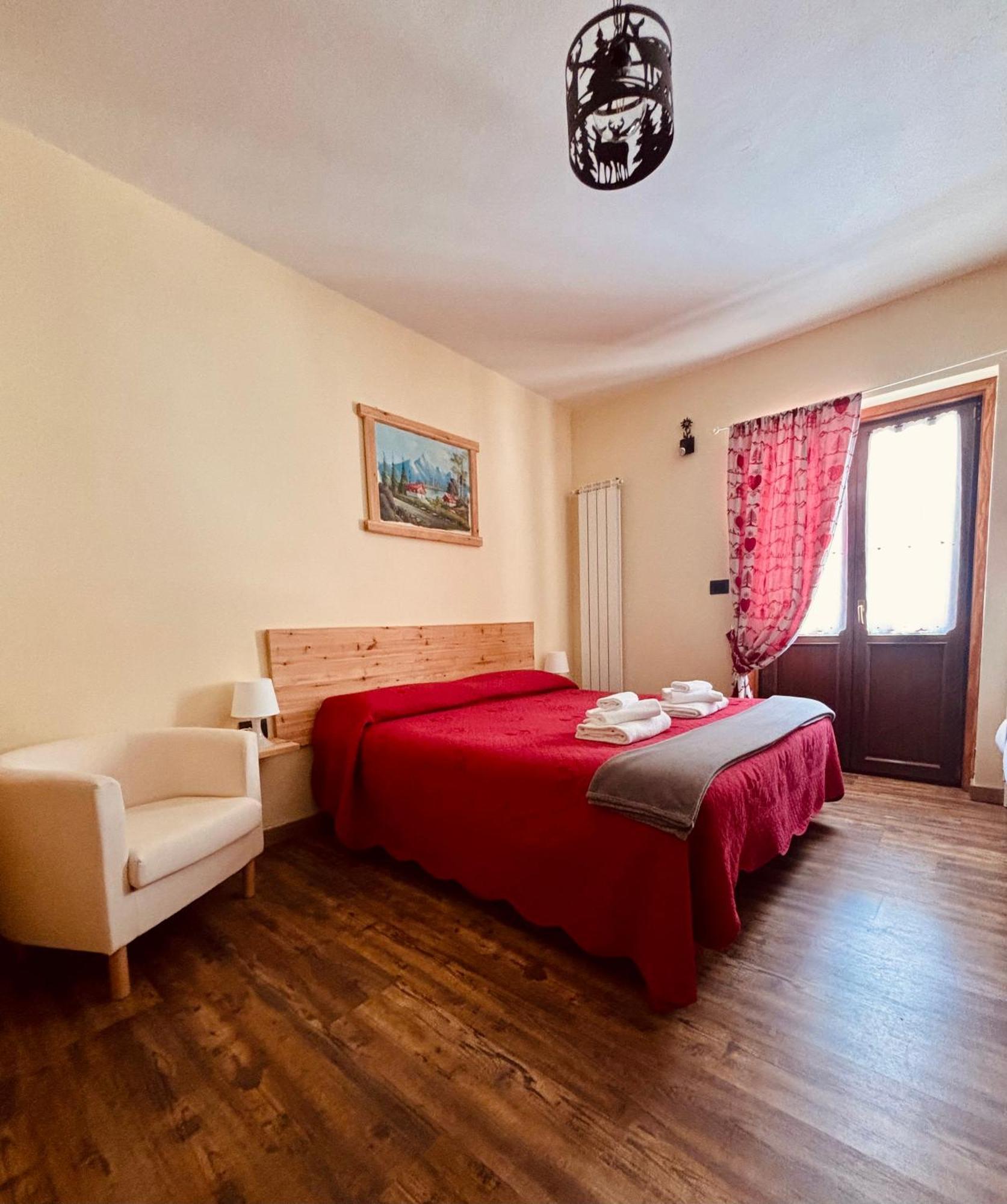 Hotel Piccolo Chalet Claviere Kültér fotó